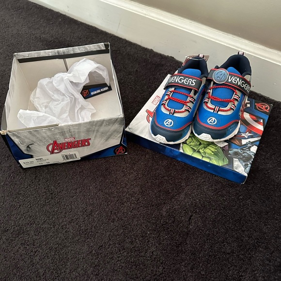 Avenger Other - Kids avengers sneakers light up